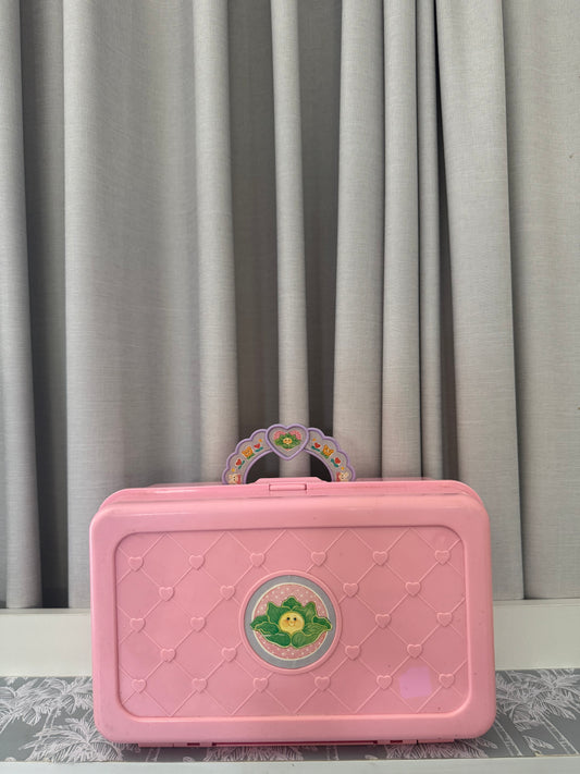 1995 cabbage patch carry case & little doll