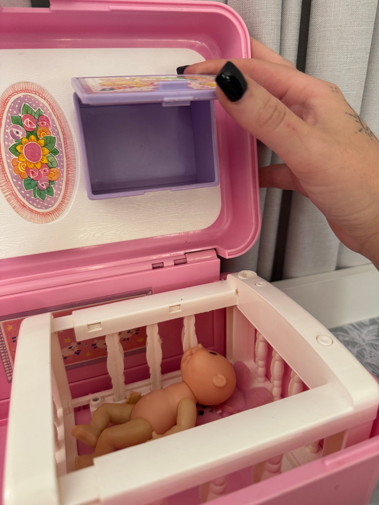 1995 cabbage patch carry case & little doll