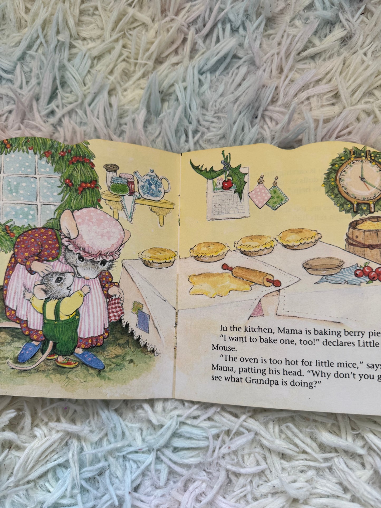 1995 soft cover Christmas book